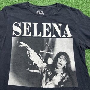 Selena Quintanilla On Stage Black Short Sleeve T-Shirt Womens Size Small